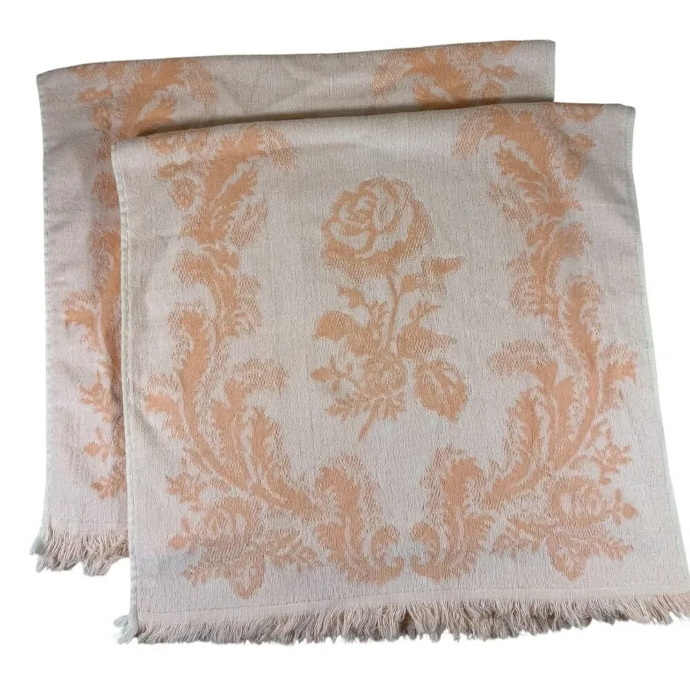 Vintage Lady Pepperell Peach and White Full Legnth Towel Set of 2